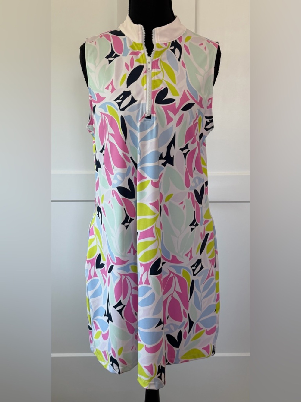 EUC Tommy Bahama Golf Multicolor Leaf Print Sleeveless‎ Dress, Large